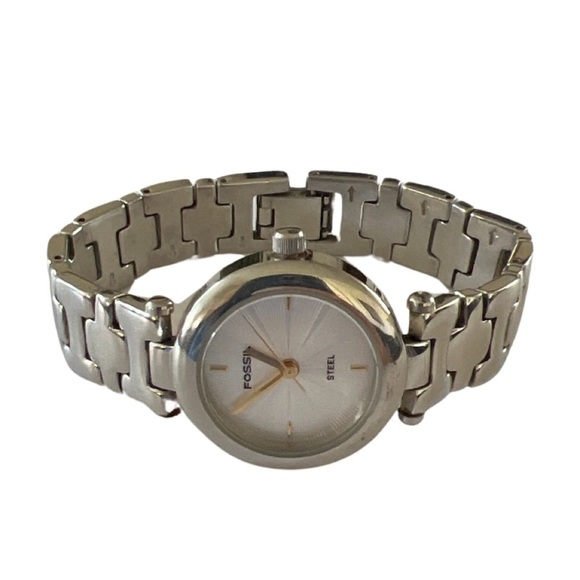 FOSSIL • Women’s Silver Bracelet Watch - Picture 4 of 7